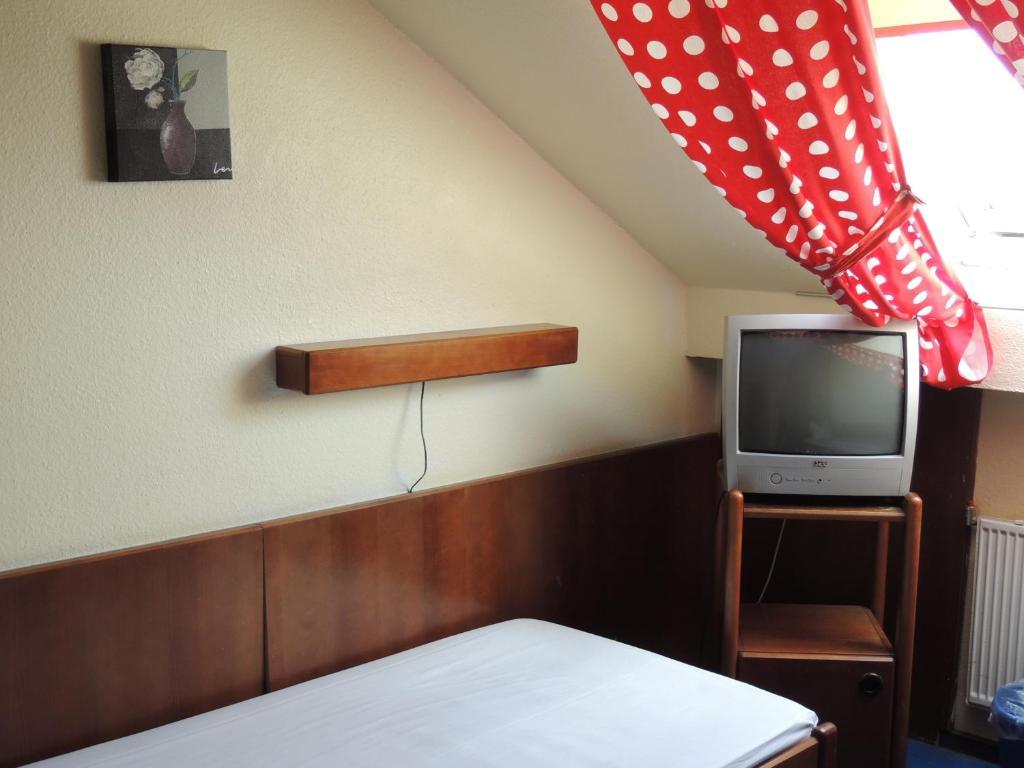 Hotel Am Flughafen Cologne Room photo